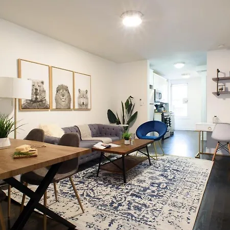 39-1 Renovated 3Br Prime Midtown West Apartment